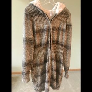 Sweater Jacket Fleece-lined Hood
PREOWNED/USED